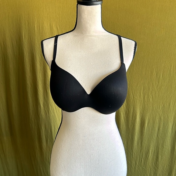 Victoria’s Secret Black Padded Underwire Bra - Picture 1 of 9